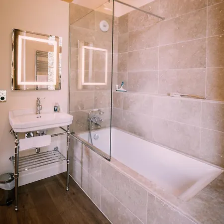 Ferrassou - Chateau Et Ferme