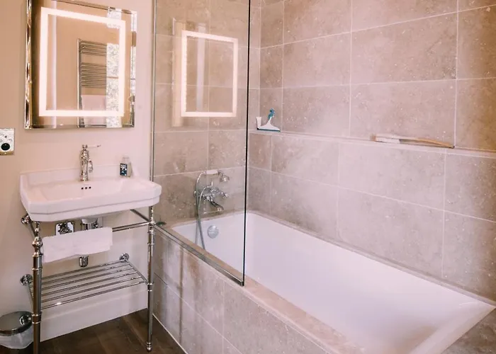 Ferrassou - Chateau Et Ferme