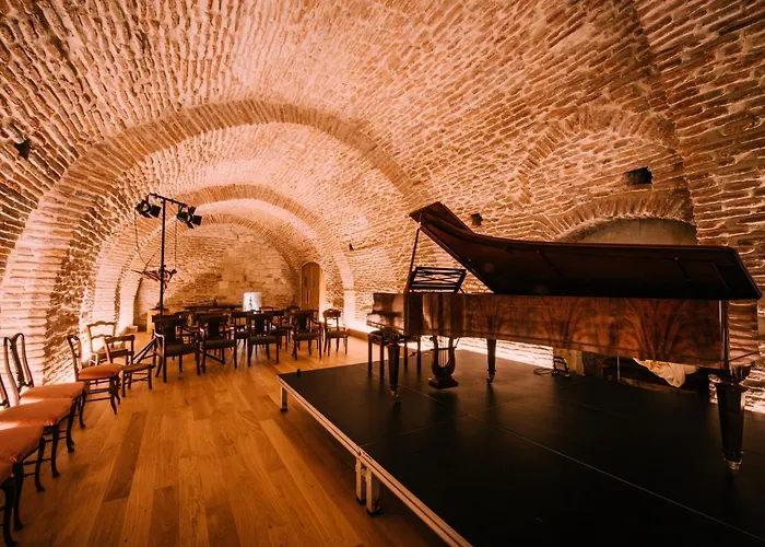 Ferrassou - Chateau Et Ferme